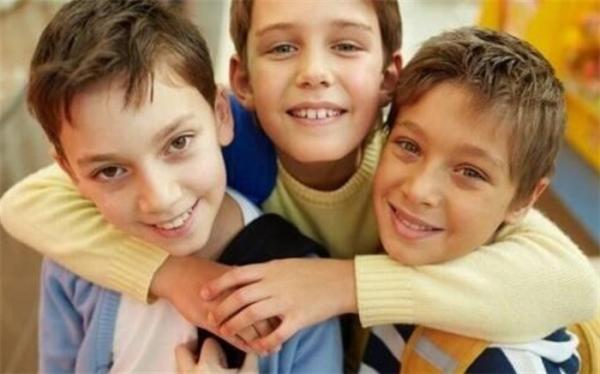 با تبعیض میان فرزندان سلامت روحی آنها را تهدید نکنید با تبعیض میان فرزندان سلامت روحی آنها را تهدید نکنید