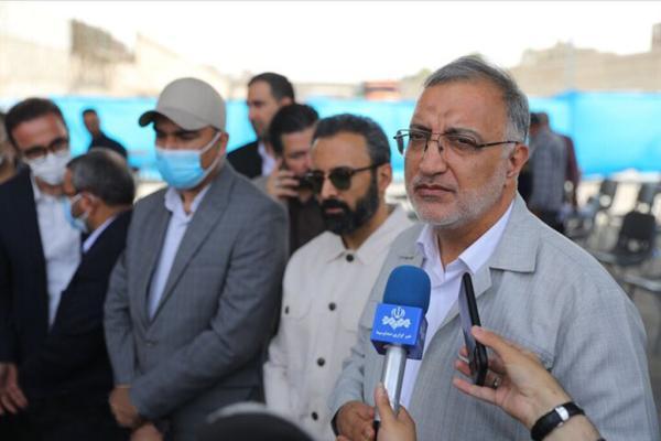 شرح زاکانی درباره جمع آوری مخازن زباله در بعضی نقاط تهران ، با مخزن راهبندان ایجاد می کردند
